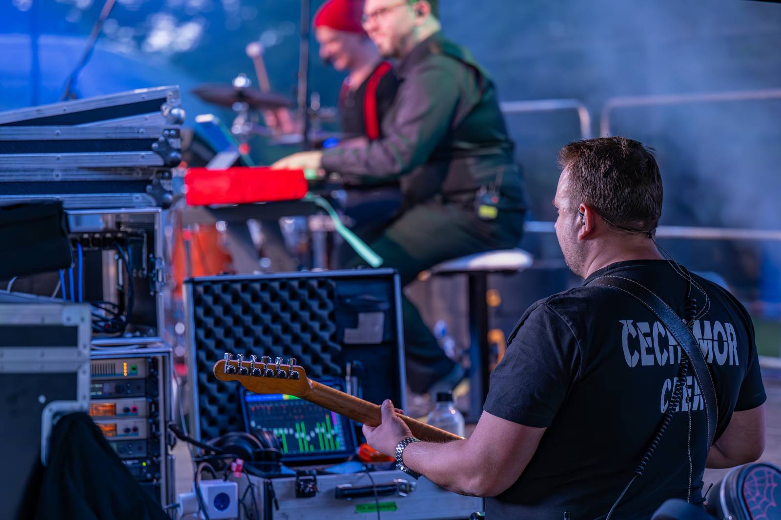 Čechomor odstartoval venkovní sezónu komorním koncertem ve vile Lanna