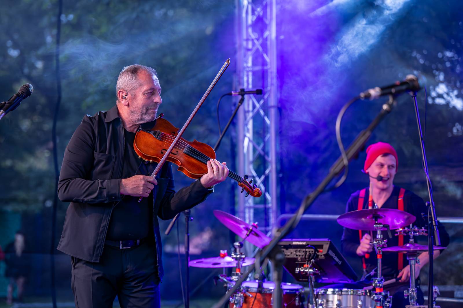 Čechomor odstartoval venkovní sezónu komorním koncertem ve vile Lanna