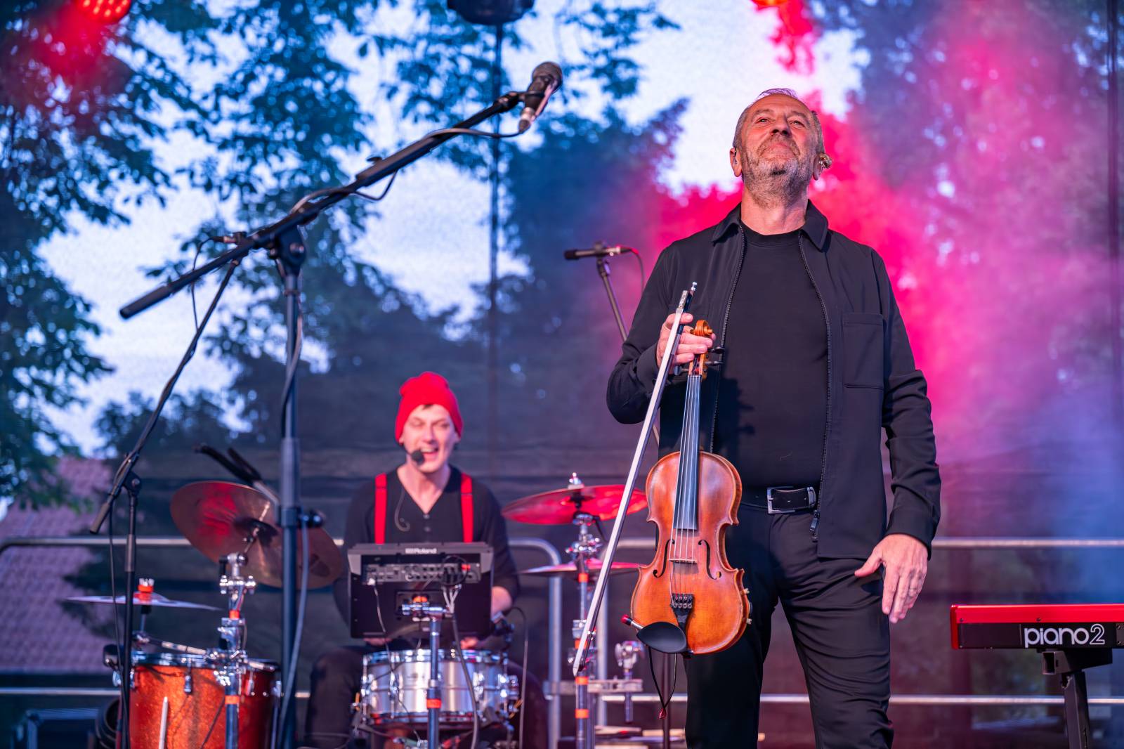 Čechomor odstartoval venkovní sezónu komorním koncertem ve vile Lanna