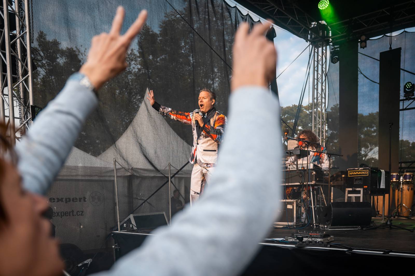 Monkey Business oslavili 25 let ve velkém. Na Vyšehradě jim blahopřáli Tonya Graves, Ashley Slater, Dan Bárta i Lou Fanánek Hagen