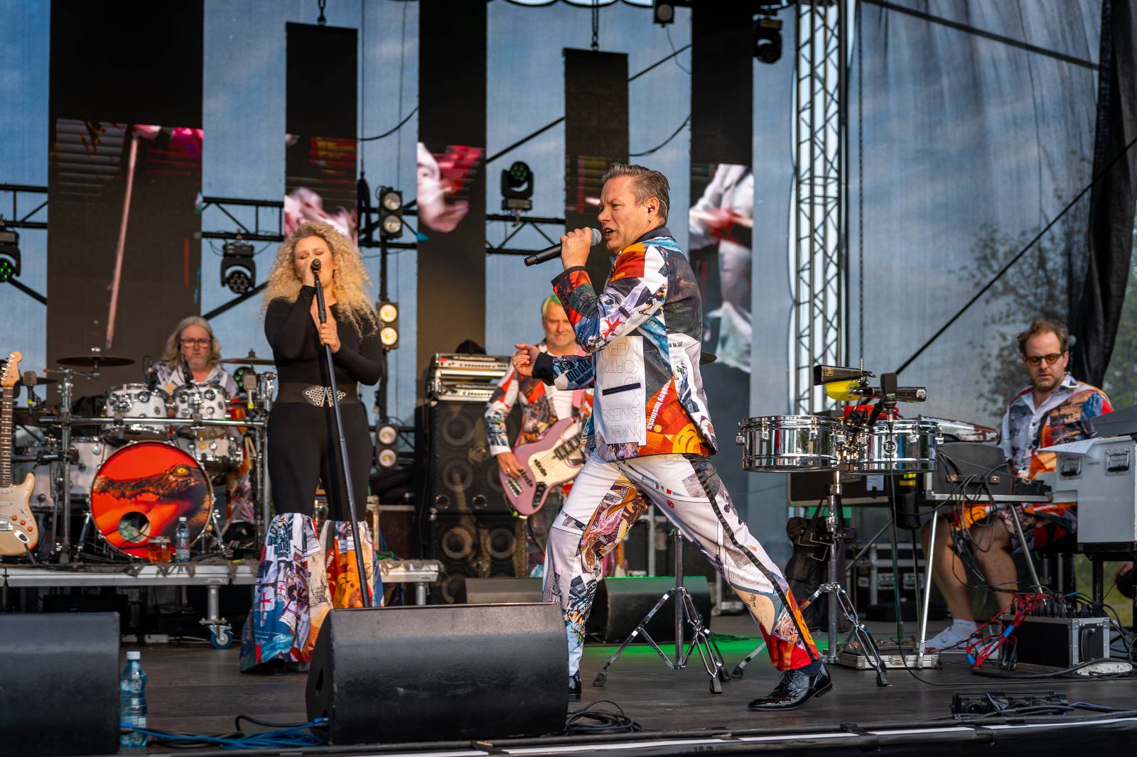 Monkey Business oslavili 25 let ve velkém. Na Vyšehradě jim blahopřáli Tonya Graves, Ashley Slater, Dan Bárta i Lou Fanánek Hagen