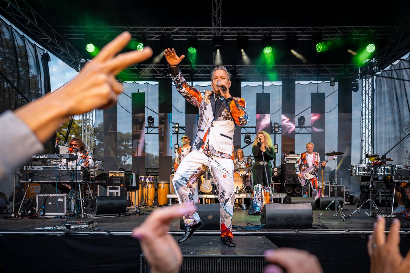 Monkey Business oslavili 25 let ve velkém. Na Vyšehradě jim blahopřáli Tonya Graves, Ashley Slater, Dan Bárta i Lou Fanánek Hagen