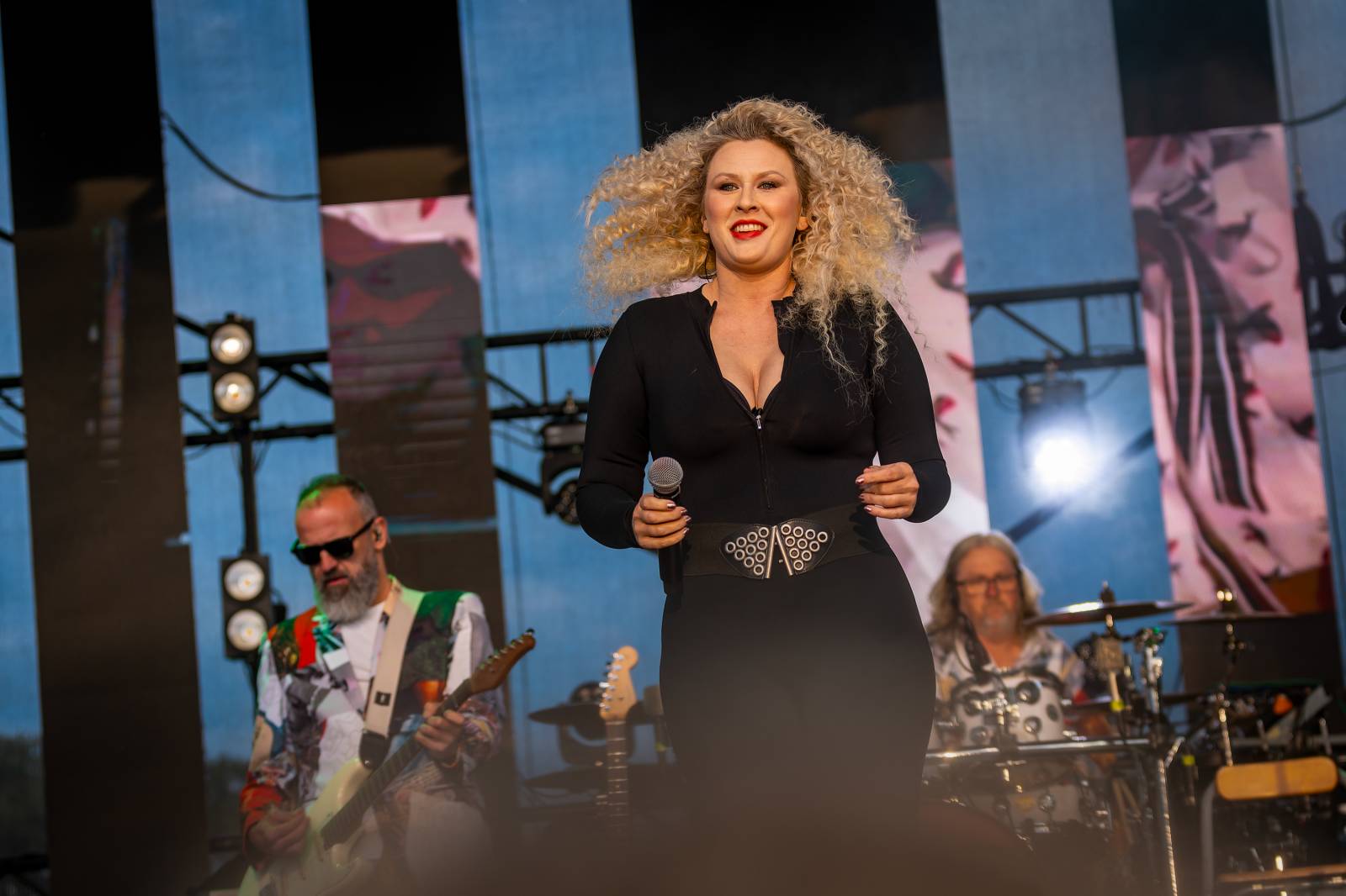 Monkey Business oslavili 25 let ve velkém. Na Vyšehradě jim blahopřáli Tonya Graves, Ashley Slater, Dan Bárta i Lou Fanánek Hagen