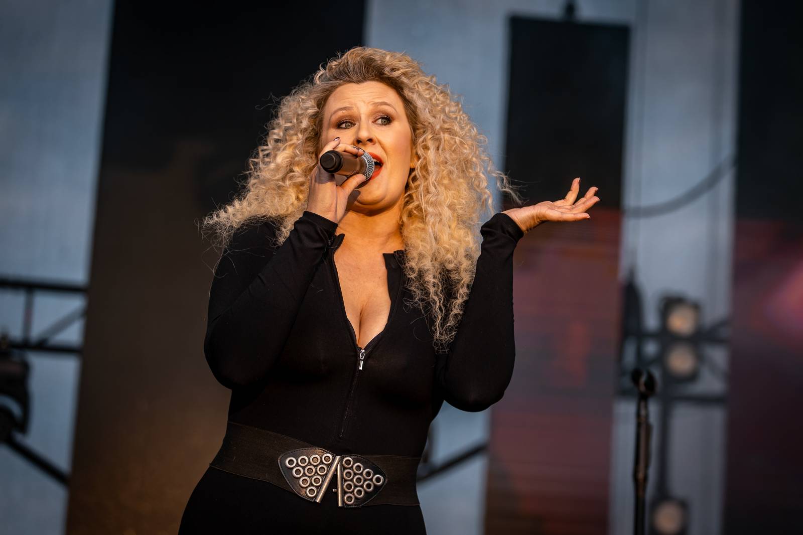 Monkey Business oslavili 25 let ve velkém. Na Vyšehradě jim blahopřáli Tonya Graves, Ashley Slater, Dan Bárta i Lou Fanánek Hagen