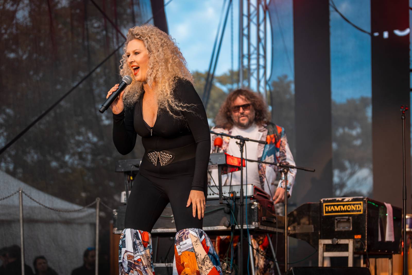 Monkey Business oslavili 25 let ve velkém. Na Vyšehradě jim blahopřáli Tonya Graves, Ashley Slater, Dan Bárta i Lou Fanánek Hagen