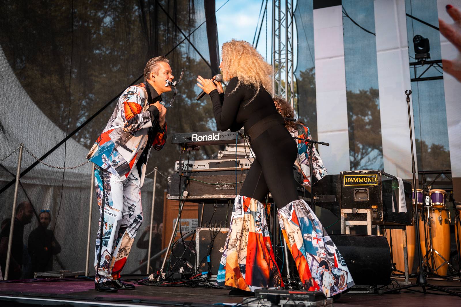 Monkey Business oslavili 25 let ve velkém. Na Vyšehradě jim blahopřáli Tonya Graves, Ashley Slater, Dan Bárta i Lou Fanánek Hagen