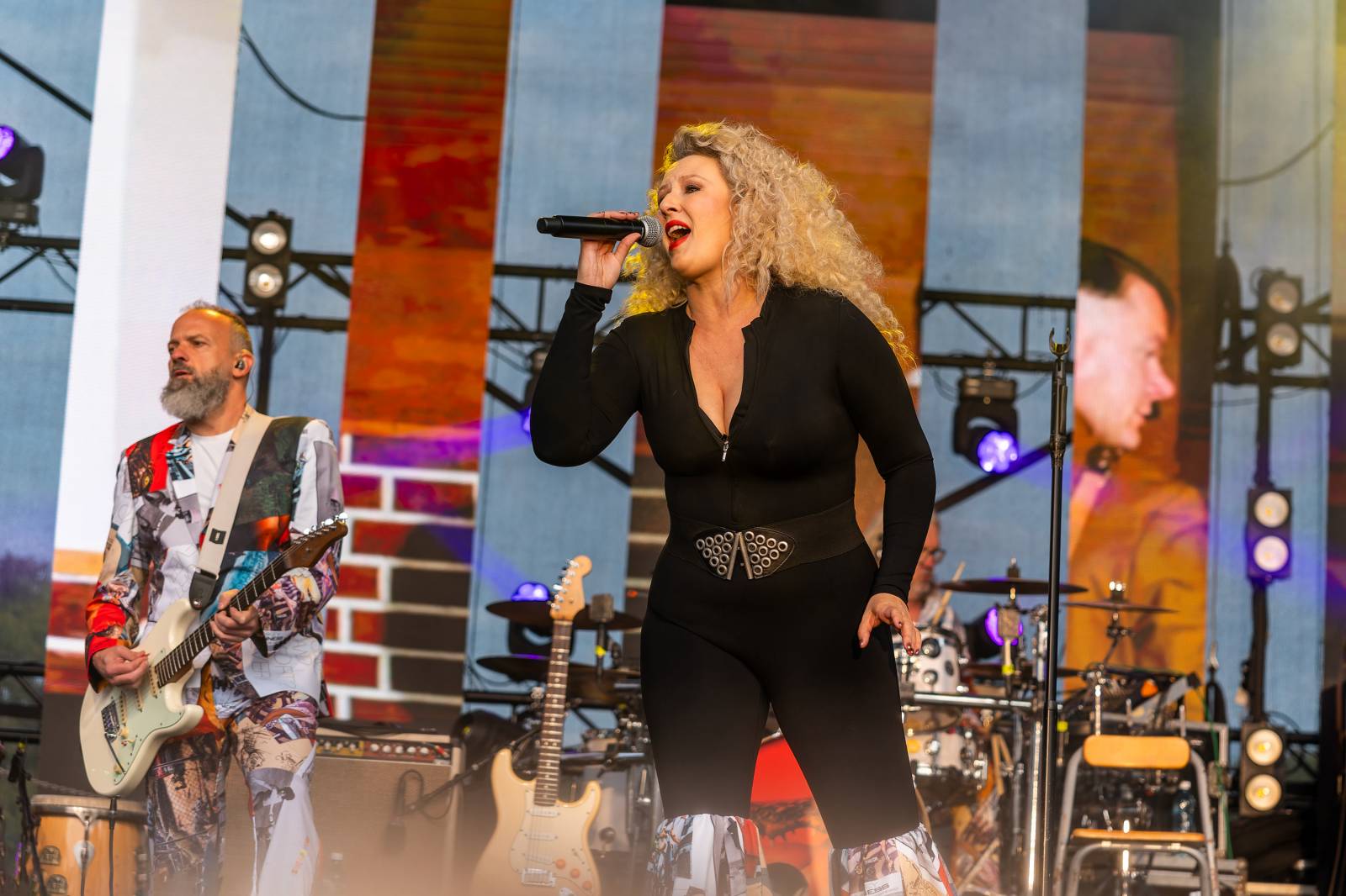 Monkey Business oslavili 25 let ve velkém. Na Vyšehradě jim blahopřáli Tonya Graves, Ashley Slater, Dan Bárta i Lou Fanánek Hagen