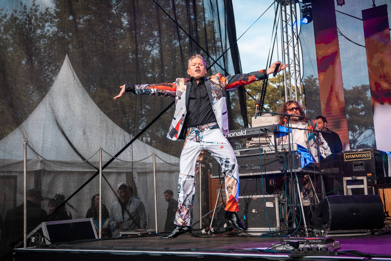 Monkey Business oslavili 25 let ve velkém. Na Vyšehradě jim blahopřáli Tonya Graves, Ashley Slater, Dan Bárta i Lou Fanánek Hagen