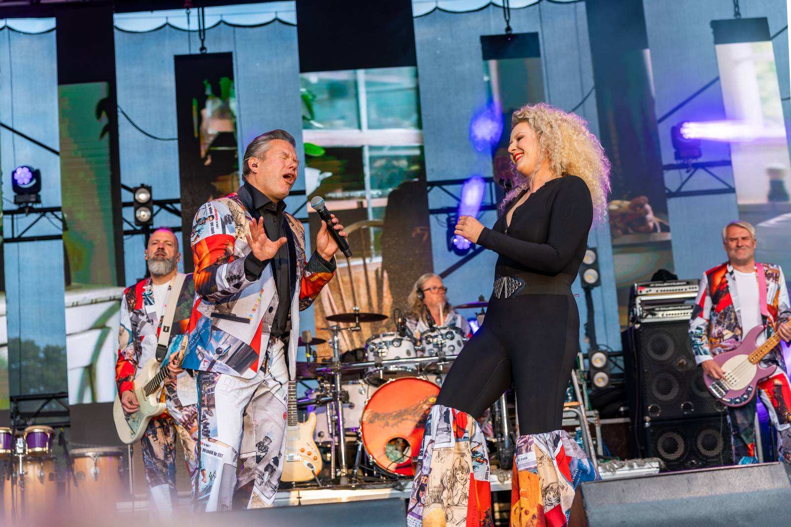 Monkey Business oslavili 25 let ve velkém. Na Vyšehradě jim blahopřáli Tonya Graves, Ashley Slater, Dan Bárta i Lou Fanánek Hagen