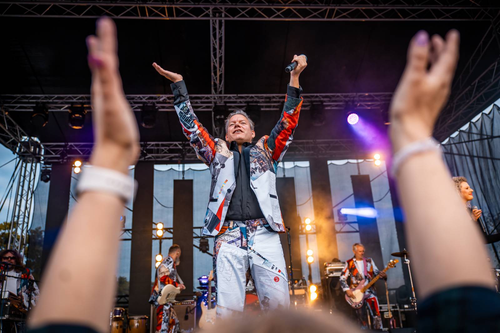 Monkey Business oslavili 25 let ve velkém. Na Vyšehradě jim blahopřáli Tonya Graves, Ashley Slater, Dan Bárta i Lou Fanánek Hagen