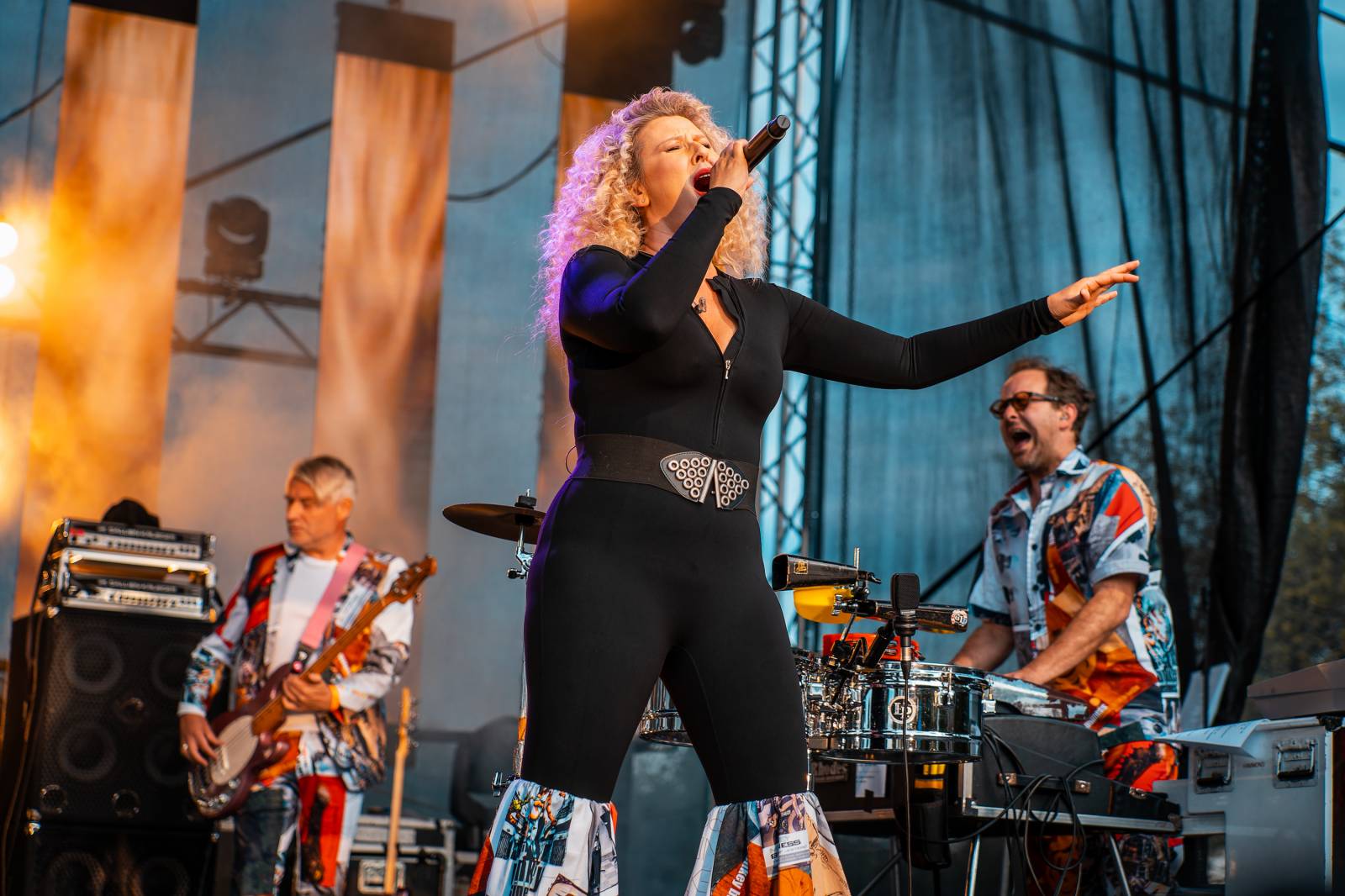 Monkey Business oslavili 25 let ve velkém. Na Vyšehradě jim blahopřáli Tonya Graves, Ashley Slater, Dan Bárta i Lou Fanánek Hagen