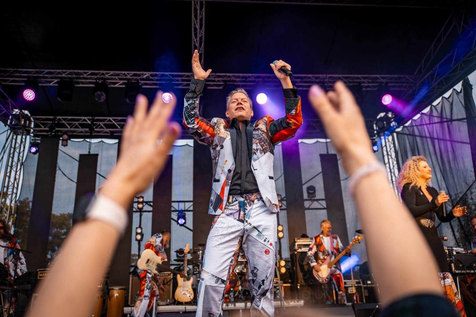 Monkey Business oslavili 25 let ve velkém. Na Vyšehradě jim blahopřáli Tonya Graves, Ashley Slater, Dan Bárta i Lou Fanánek Hagen