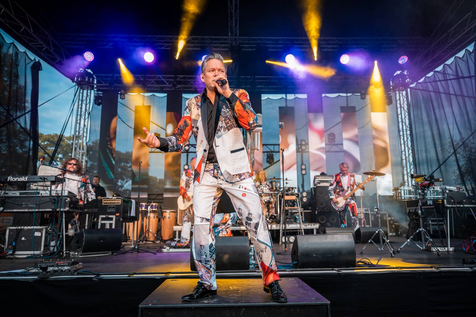 Monkey Business oslavili 25 let ve velkém. Na Vyšehradě jim blahopřáli Tonya Graves, Ashley Slater, Dan Bárta i Lou Fanánek Hagen