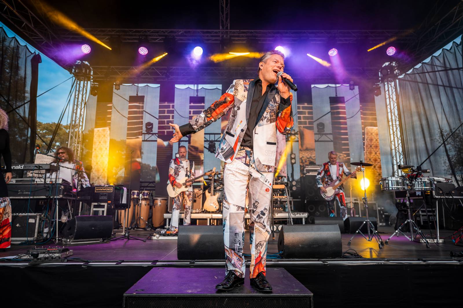 Monkey Business oslavili 25 let ve velkém. Na Vyšehradě jim blahopřáli Tonya Graves, Ashley Slater, Dan Bárta i Lou Fanánek Hagen