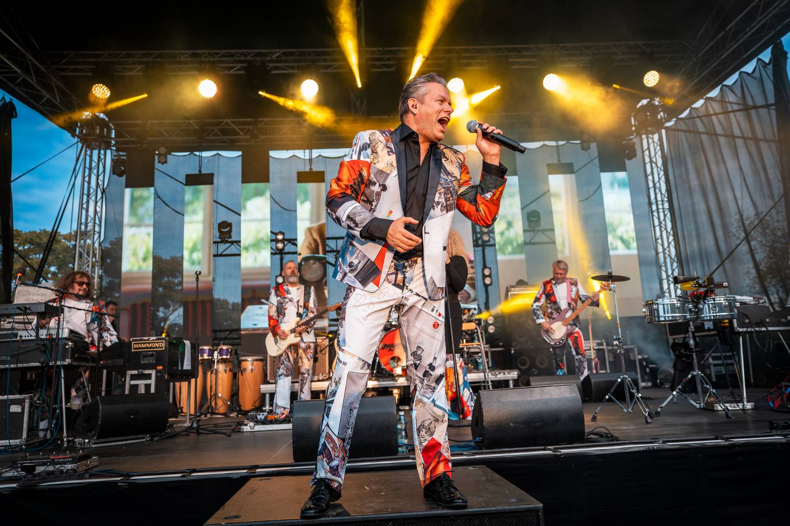 Monkey Business oslavili 25 let ve velkém. Na Vyšehradě jim blahopřáli Tonya Graves, Ashley Slater, Dan Bárta i Lou Fanánek Hagen