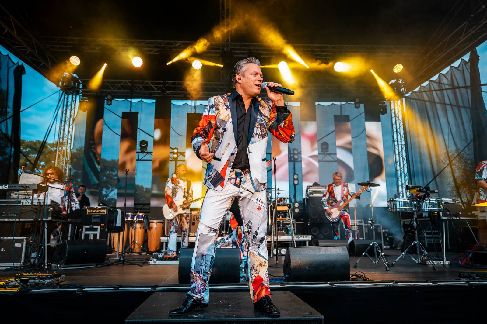 Monkey Business oslavili 25 let ve velkém. Na Vyšehradě jim blahopřáli Tonya Graves, Ashley Slater, Dan Bárta i Lou Fanánek Hagen