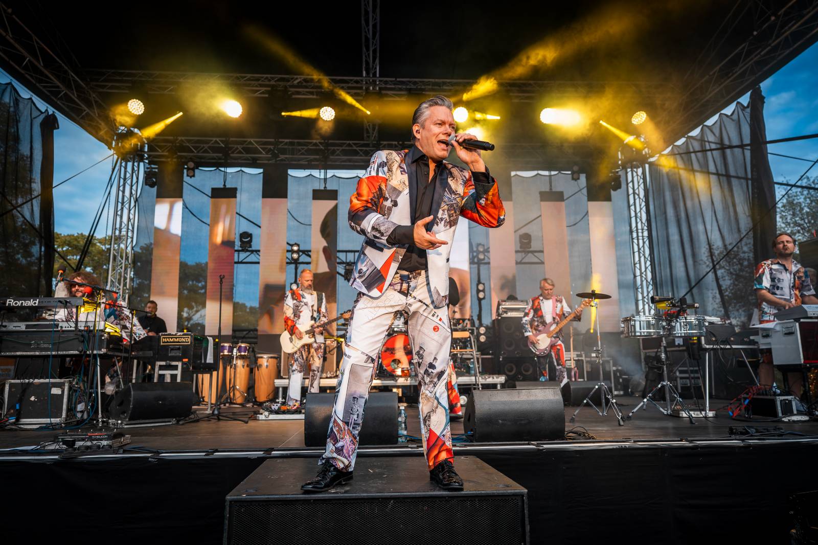 Monkey Business oslavili 25 let ve velkém. Na Vyšehradě jim blahopřáli Tonya Graves, Ashley Slater, Dan Bárta i Lou Fanánek Hagen