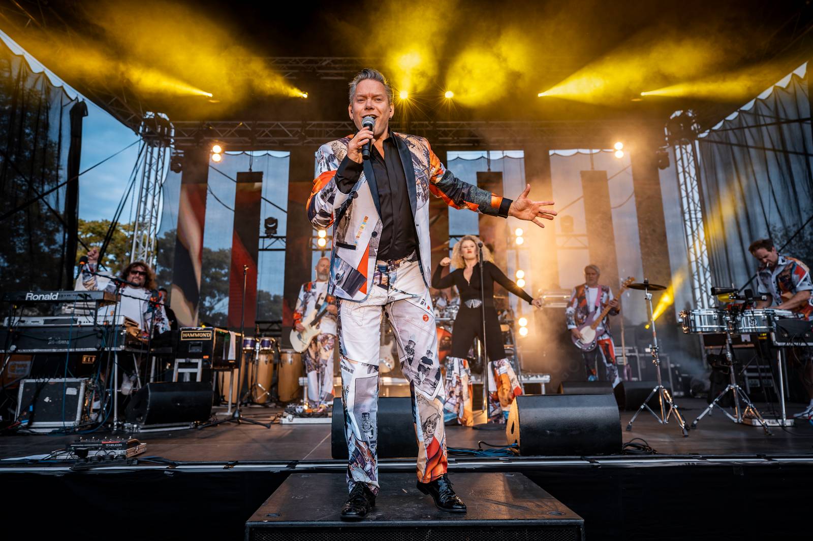 Monkey Business oslavili 25 let ve velkém. Na Vyšehradě jim blahopřáli Tonya Graves, Ashley Slater, Dan Bárta i Lou Fanánek Hagen