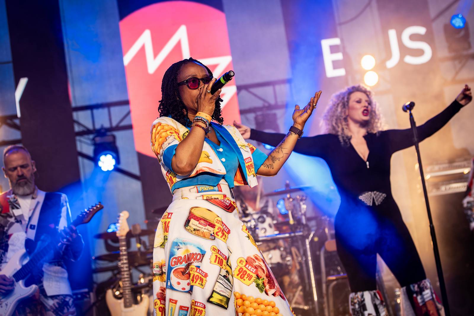 Monkey Business oslavili 25 let ve velkém. Na Vyšehradě jim blahopřáli Tonya Graves, Ashley Slater, Dan Bárta i Lou Fanánek Hagen