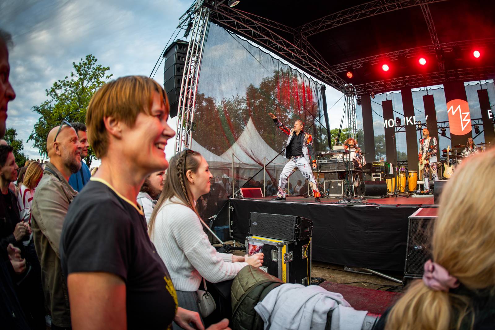 Monkey Business oslavili 25 let ve velkém. Na Vyšehradě jim blahopřáli Tonya Graves, Ashley Slater, Dan Bárta i Lou Fanánek Hagen