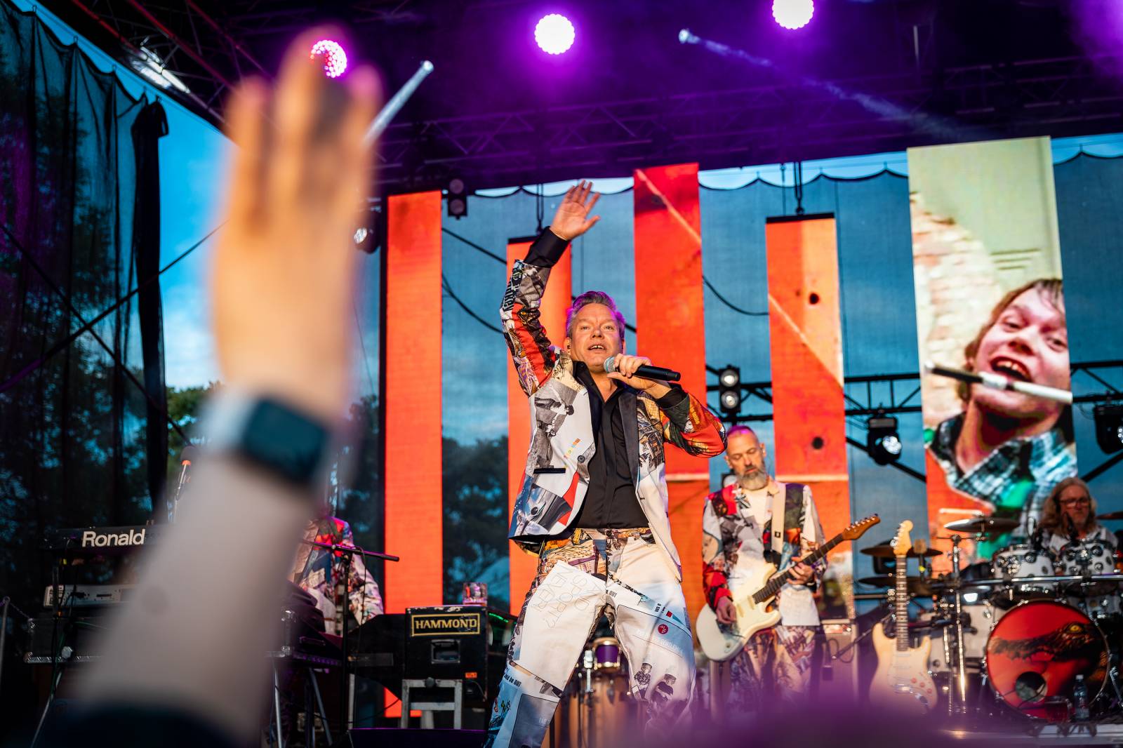 Monkey Business oslavili 25 let ve velkém. Na Vyšehradě jim blahopřáli Tonya Graves, Ashley Slater, Dan Bárta i Lou Fanánek Hagen