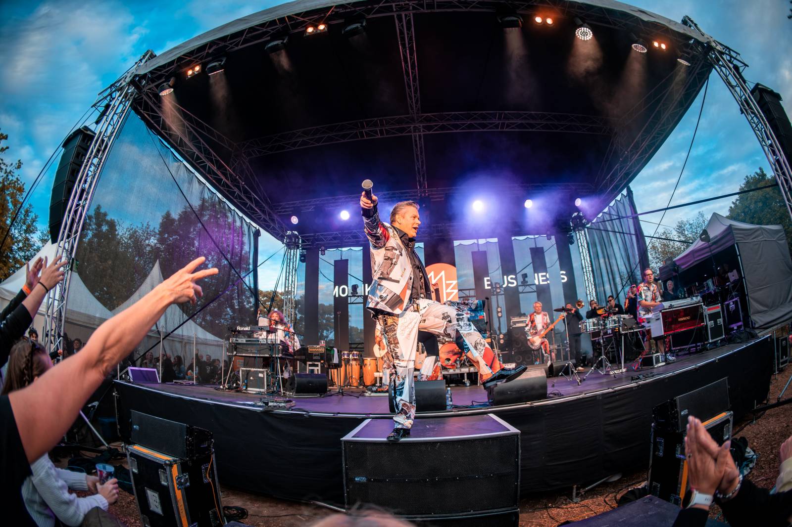 Monkey Business oslavili 25 let ve velkém. Na Vyšehradě jim blahopřáli Tonya Graves, Ashley Slater, Dan Bárta i Lou Fanánek Hagen