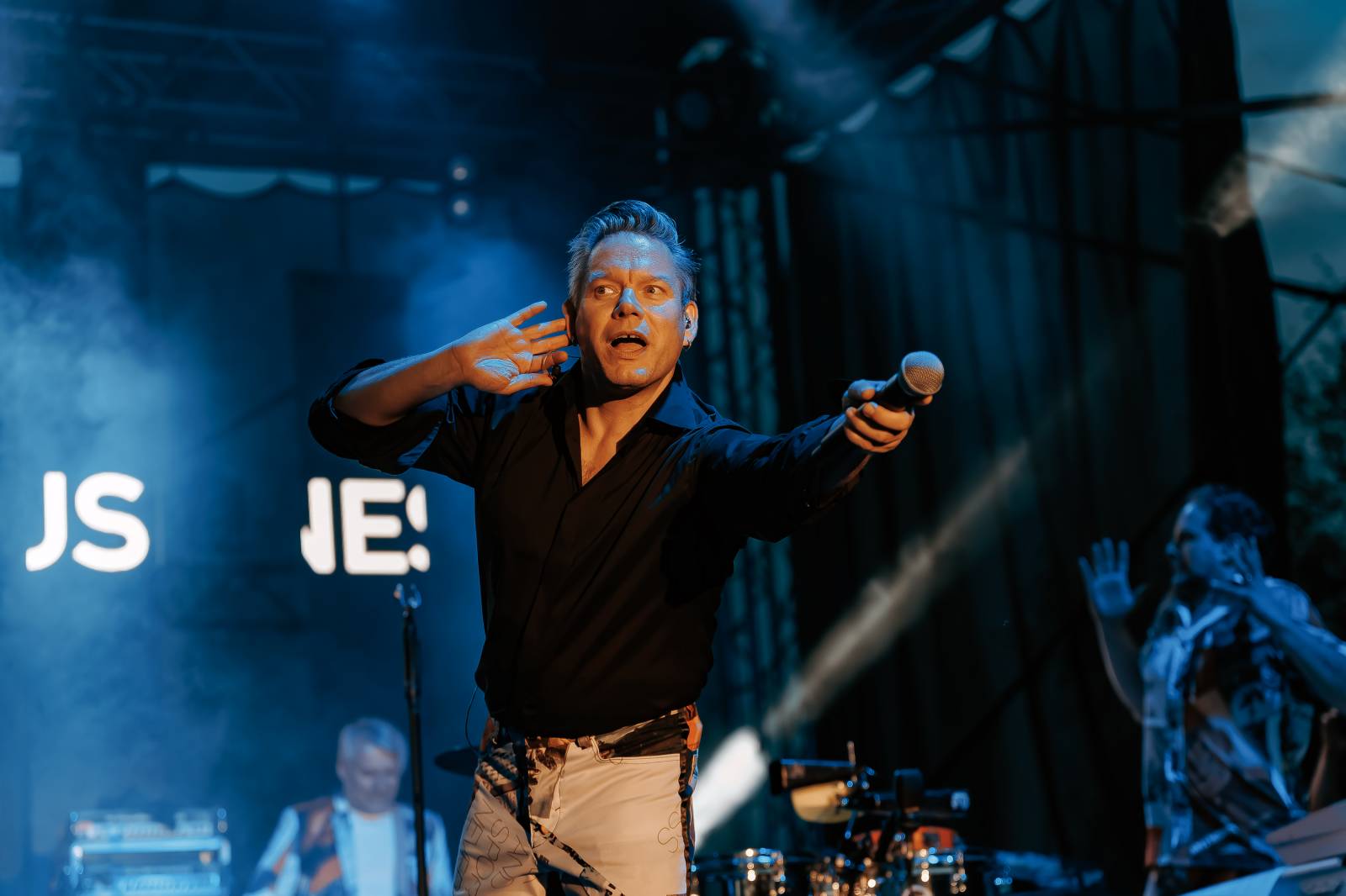 Monkey Business oslavili 25 let ve velkém. Na Vyšehradě jim blahopřáli Tonya Graves, Ashley Slater, Dan Bárta i Lou Fanánek Hagen