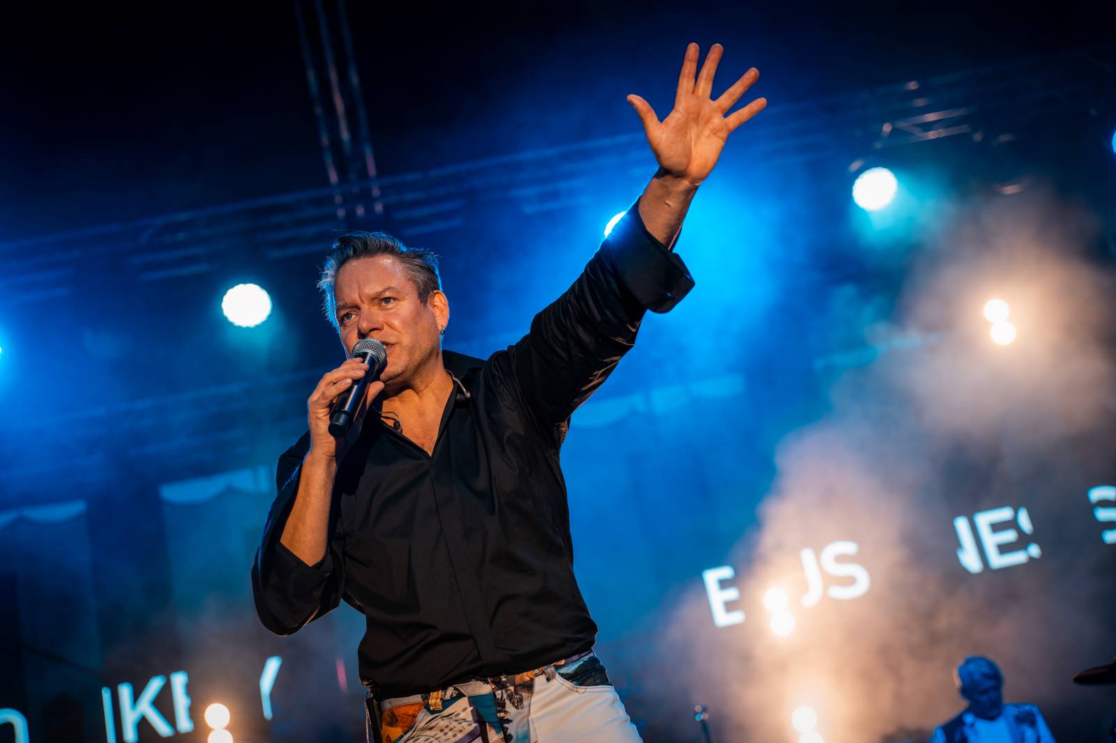 Monkey Business oslavili 25 let ve velkém. Na Vyšehradě jim blahopřáli Tonya Graves, Ashley Slater, Dan Bárta i Lou Fanánek Hagen