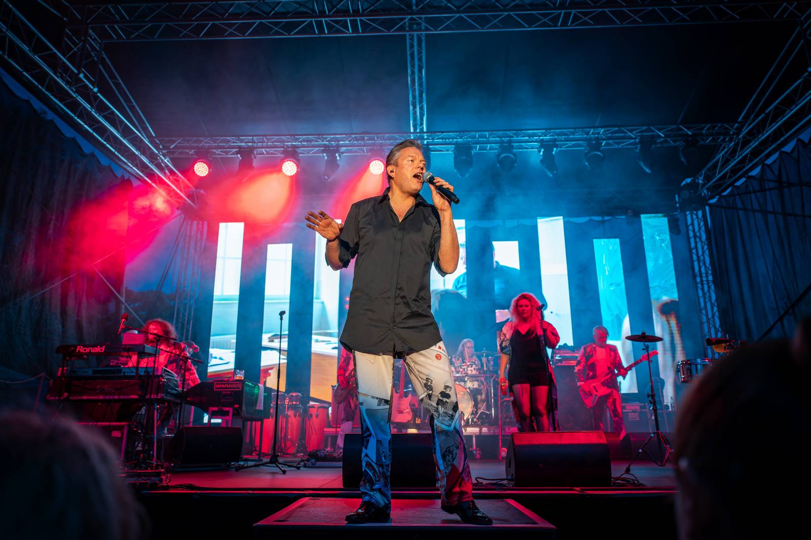 Monkey Business oslavili 25 let ve velkém. Na Vyšehradě jim blahopřáli Tonya Graves, Ashley Slater, Dan Bárta i Lou Fanánek Hagen