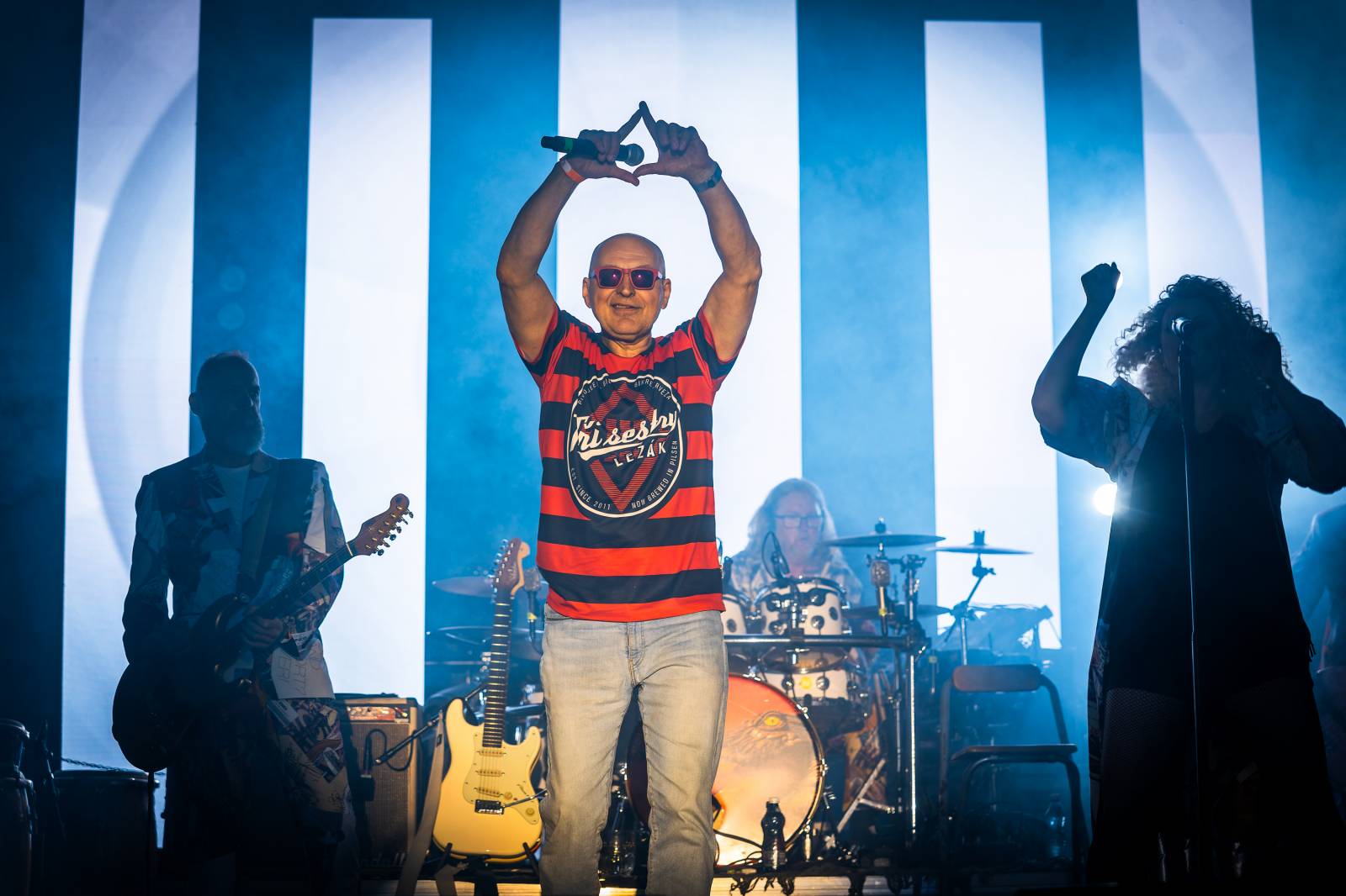 Monkey Business oslavili 25 let ve velkém. Na Vyšehradě jim blahopřáli Tonya Graves, Ashley Slater, Dan Bárta i Lou Fanánek Hagen