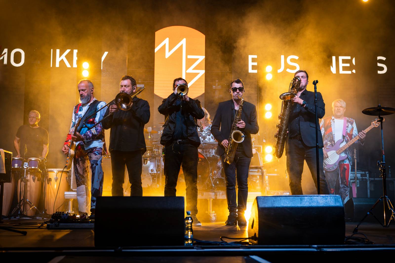 Monkey Business oslavili 25 let ve velkém. Na Vyšehradě jim blahopřáli Tonya Graves, Ashley Slater, Dan Bárta i Lou Fanánek Hagen