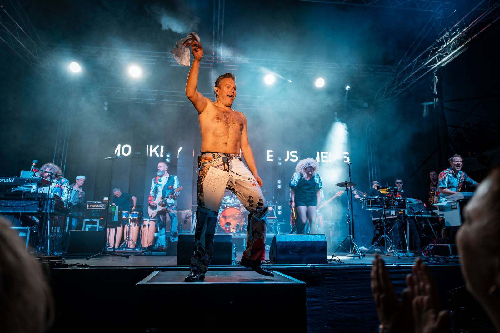 Monkey Business oslavili 25 let ve velkém. Na Vyšehradě jim blahopřáli Tonya Graves, Ashley Slater, Dan Bárta i Lou Fanánek Hagen