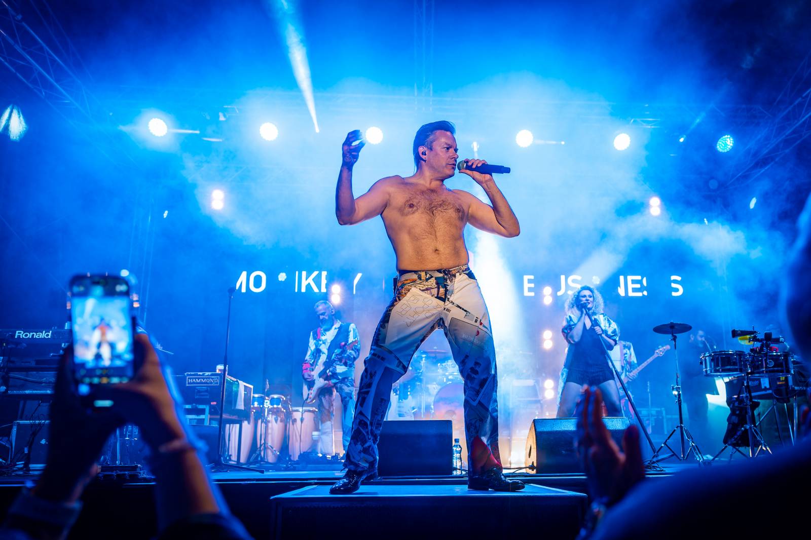 Monkey Business oslavili 25 let ve velkém. Na Vyšehradě jim blahopřáli Tonya Graves, Ashley Slater, Dan Bárta i Lou Fanánek Hagen