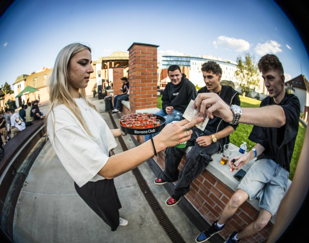 Plzeňský pivovar ožil rapem. MC Gey zaplnil celé nádvoří