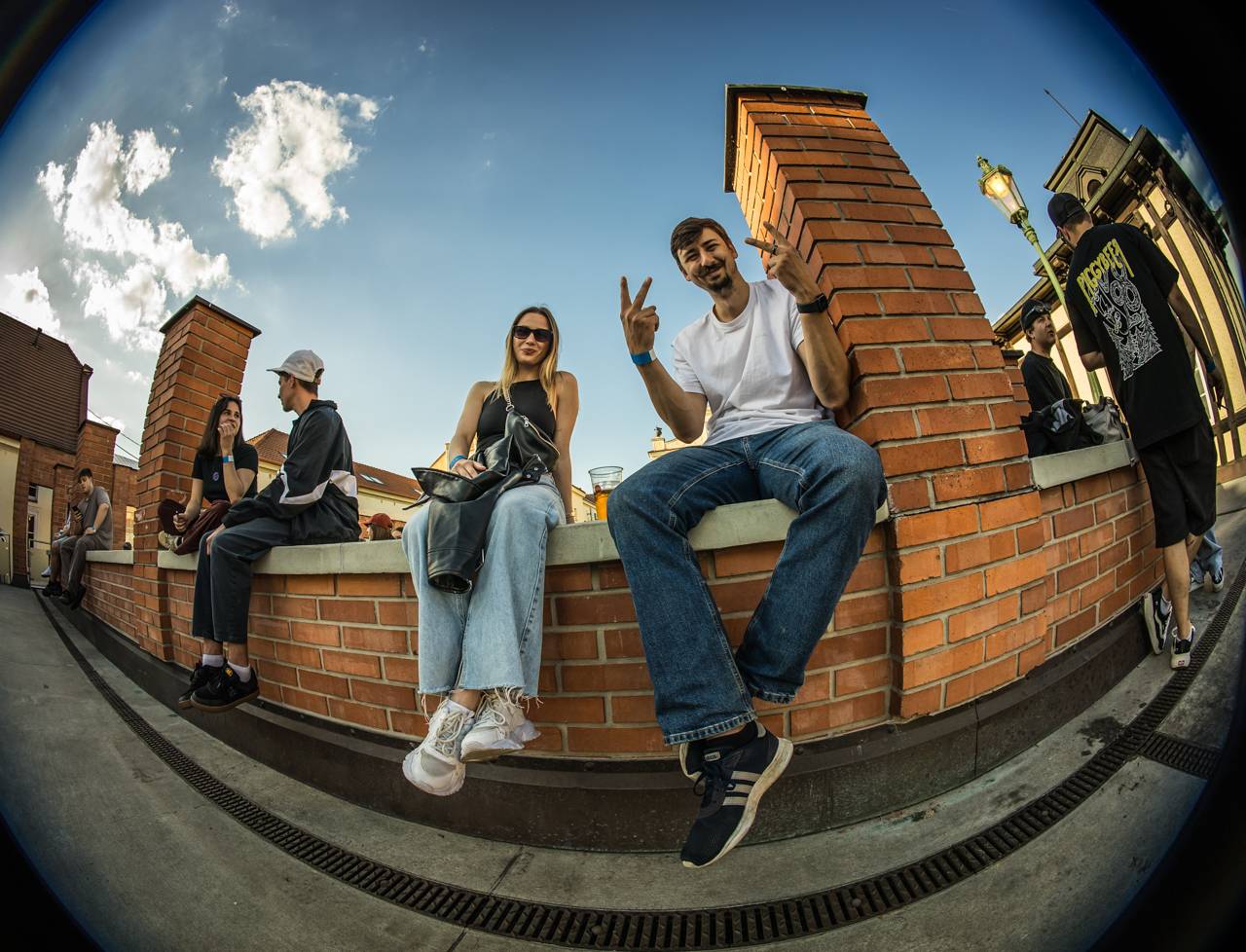 Plzeňský pivovar ožil rapem. MC Gey zaplnil celé nádvoří