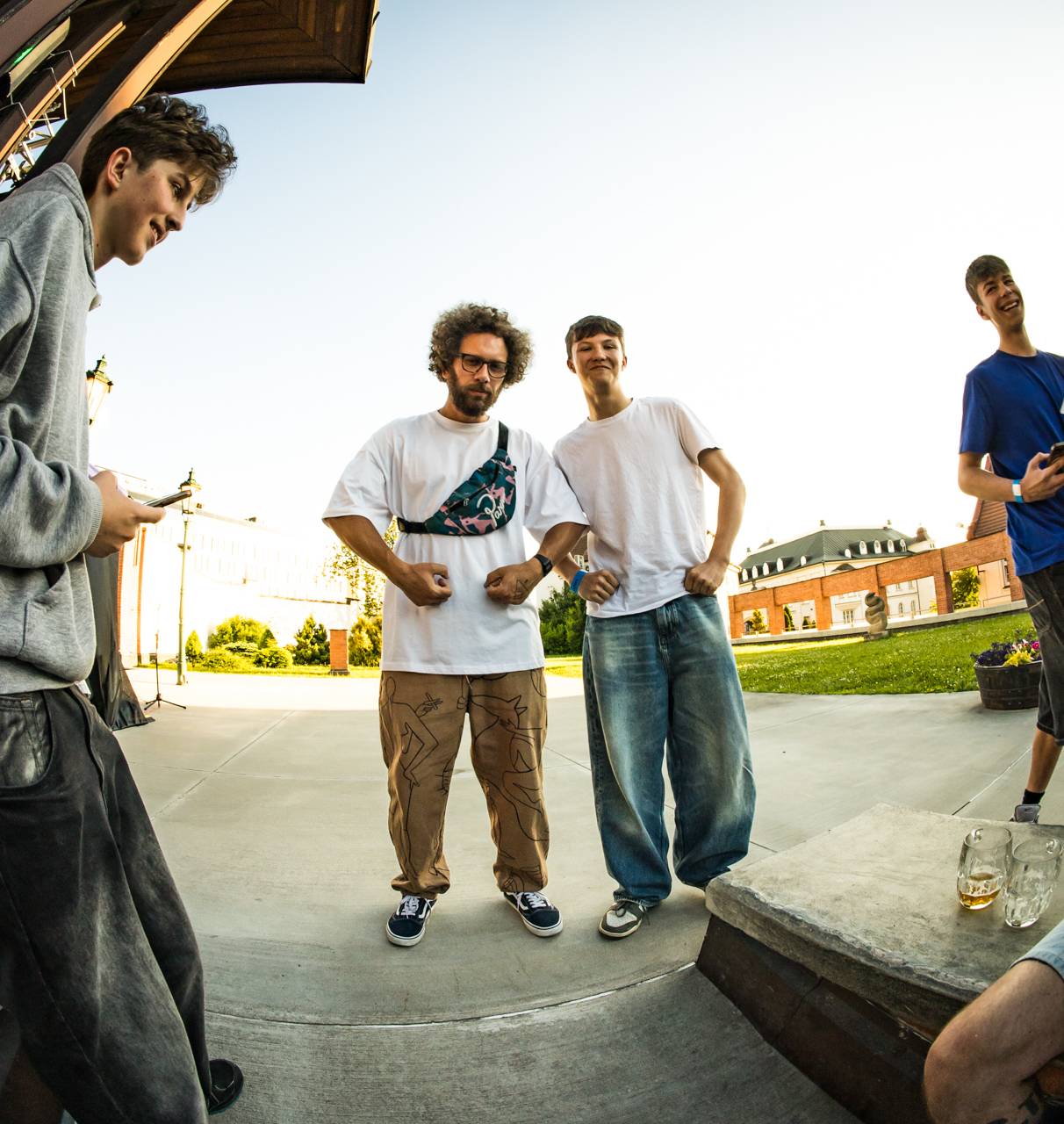 Plzeňský pivovar ožil rapem. MC Gey zaplnil celé nádvoří