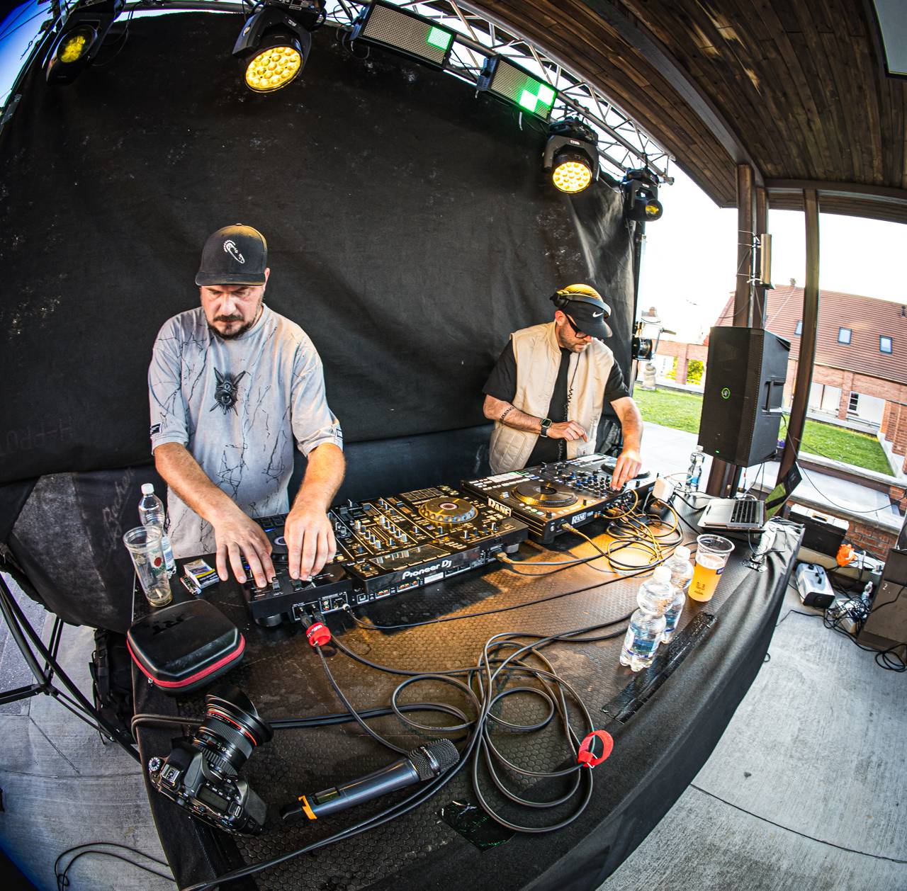 Plzeňský pivovar ožil rapem. MC Gey zaplnil celé nádvoří