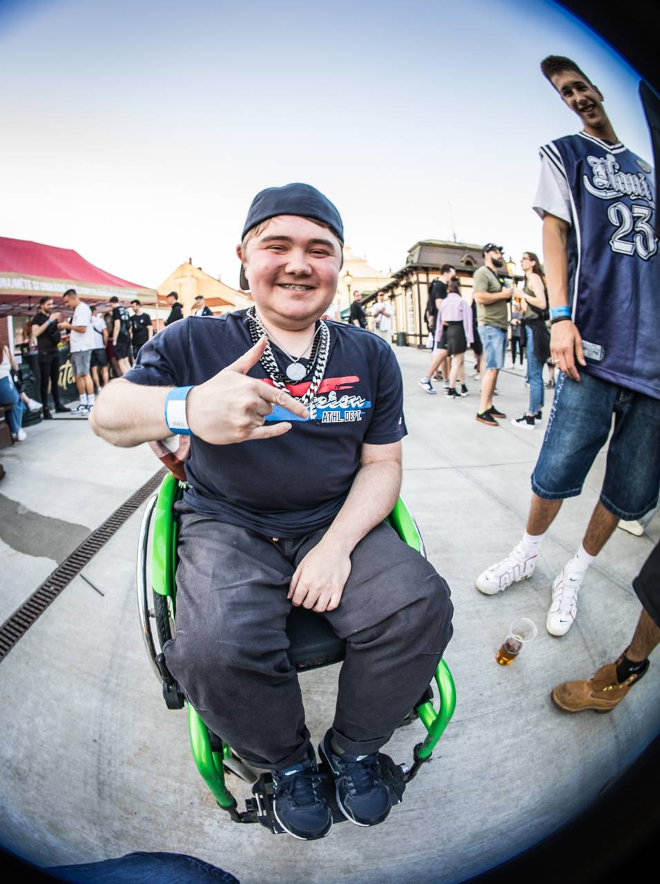 Plzeňský pivovar ožil rapem. MC Gey zaplnil celé nádvoří