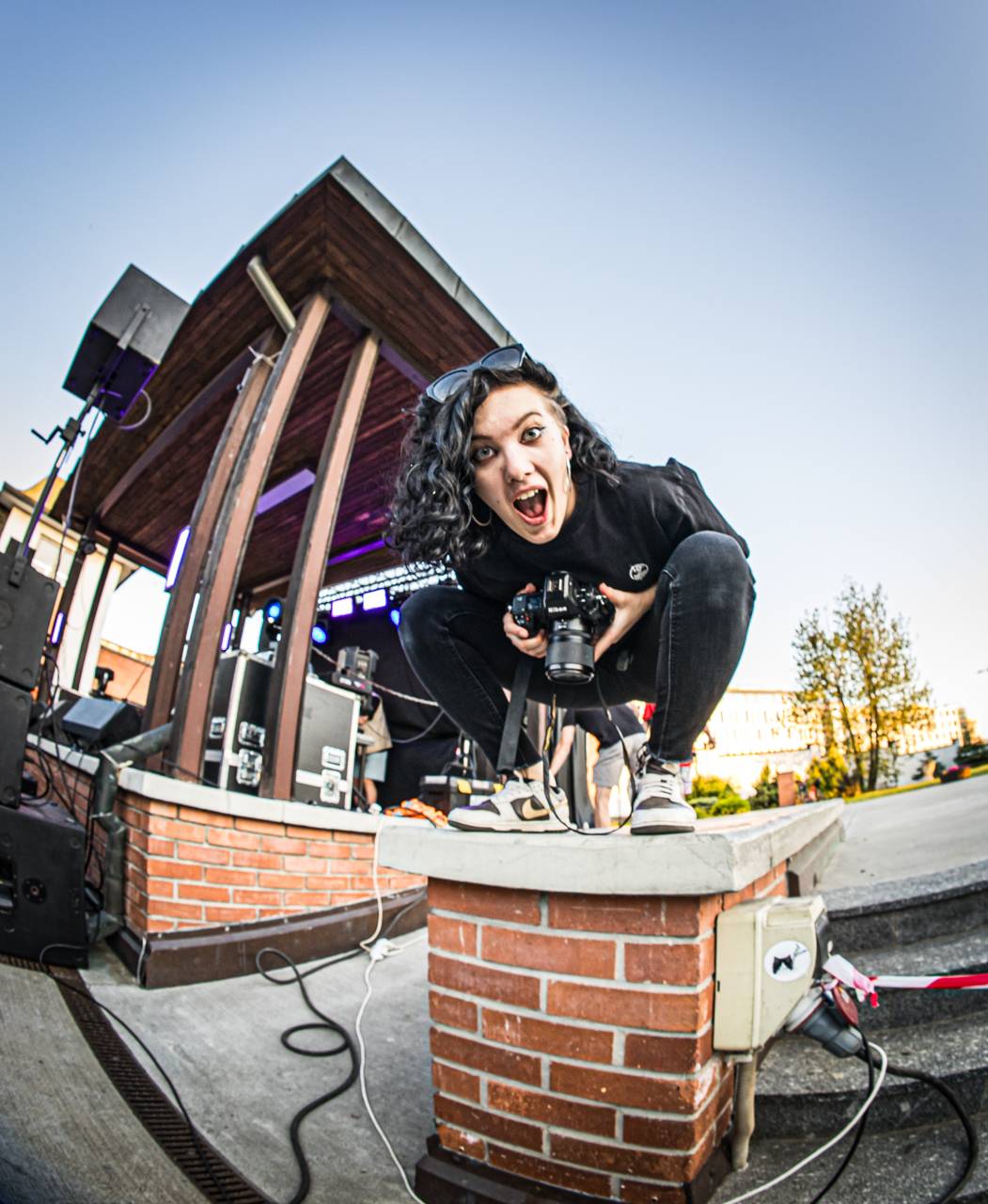 Plzeňský pivovar ožil rapem. MC Gey zaplnil celé nádvoří