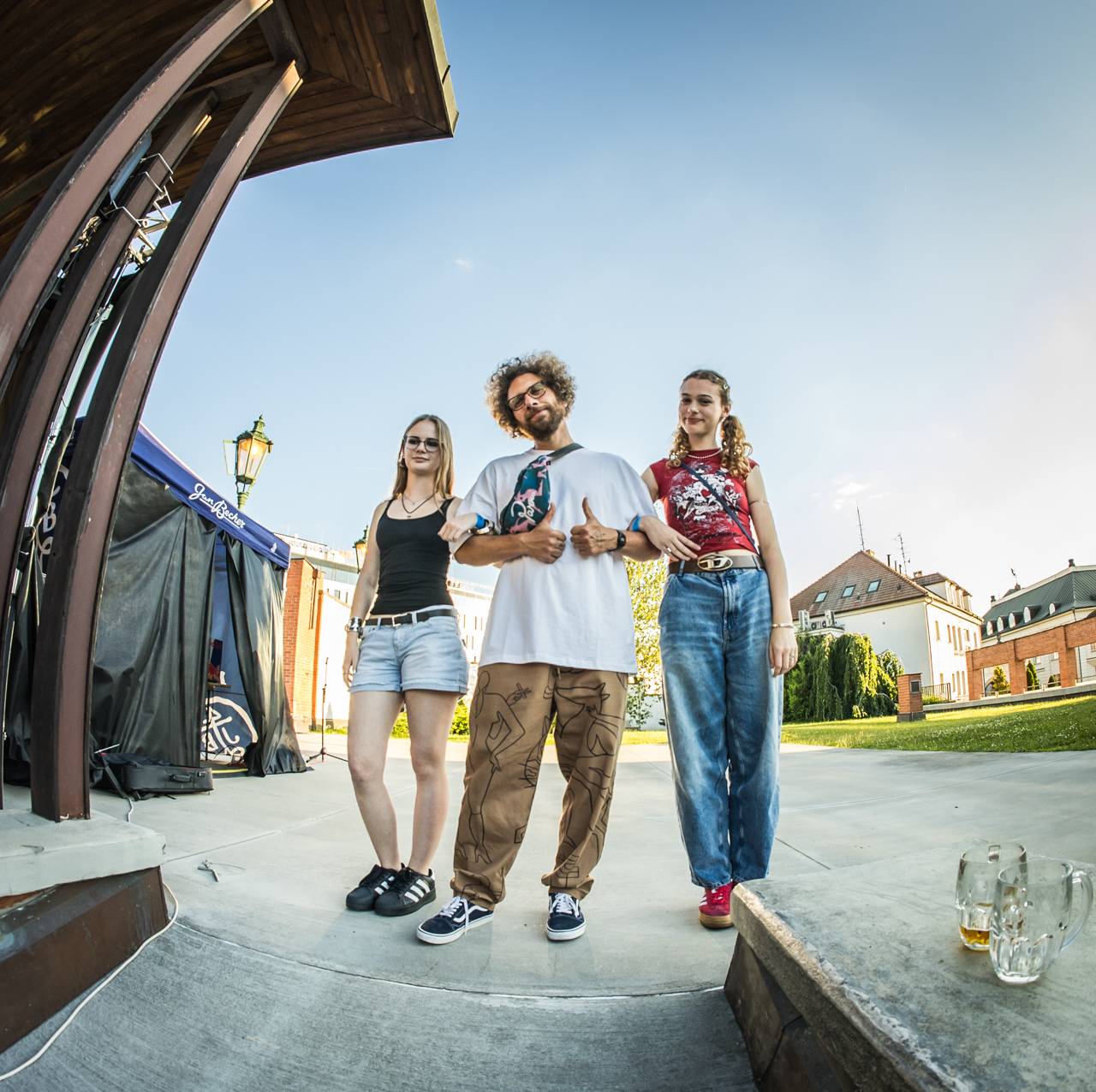 Plzeňský pivovar ožil rapem. MC Gey zaplnil celé nádvoří