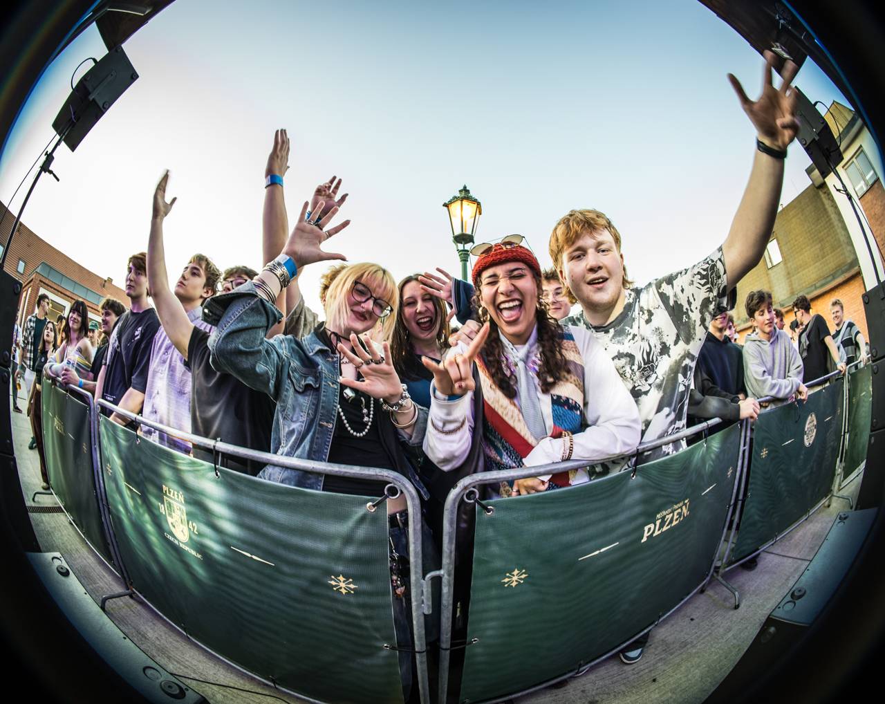 Plzeňský pivovar ožil rapem. MC Gey zaplnil celé nádvoří