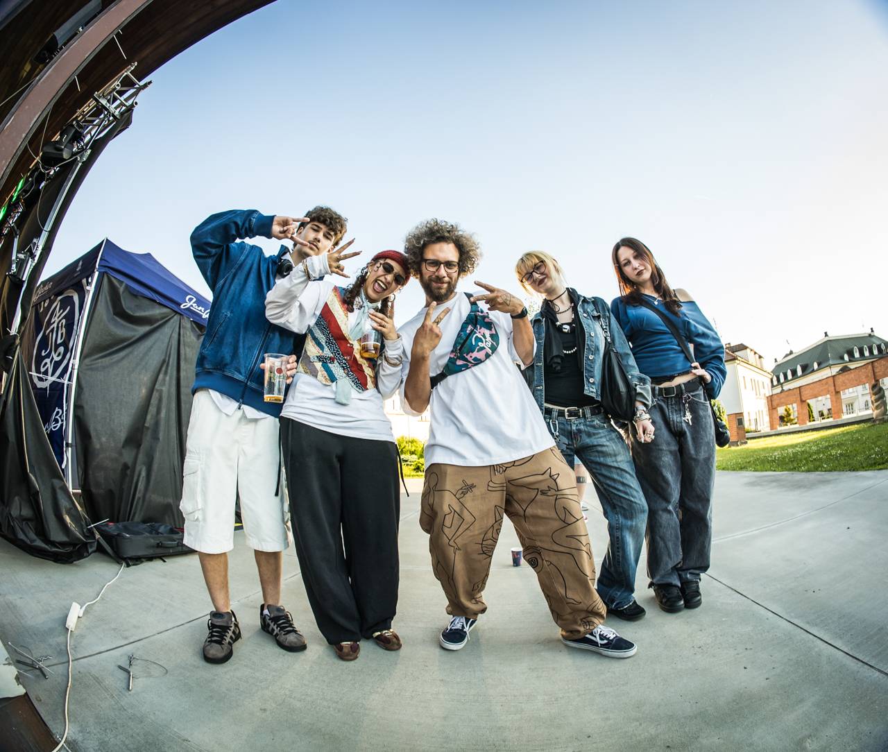 Plzeňský pivovar ožil rapem. MC Gey zaplnil celé nádvoří