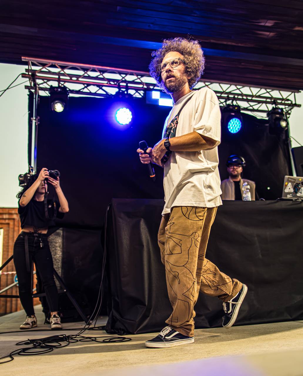 Plzeňský pivovar ožil rapem. MC Gey zaplnil celé nádvoří