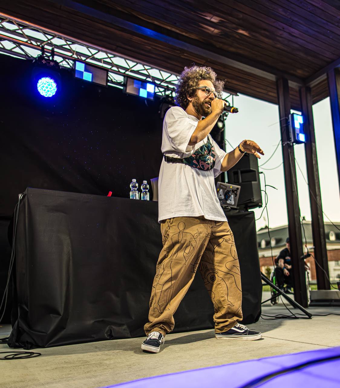 Plzeňský pivovar ožil rapem. MC Gey zaplnil celé nádvoří