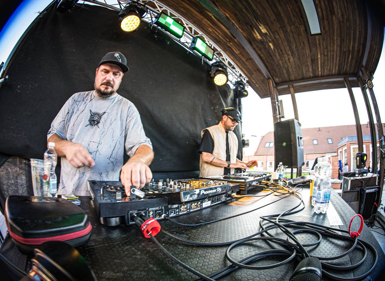 Plzeňský pivovar ožil rapem. MC Gey zaplnil celé nádvoří