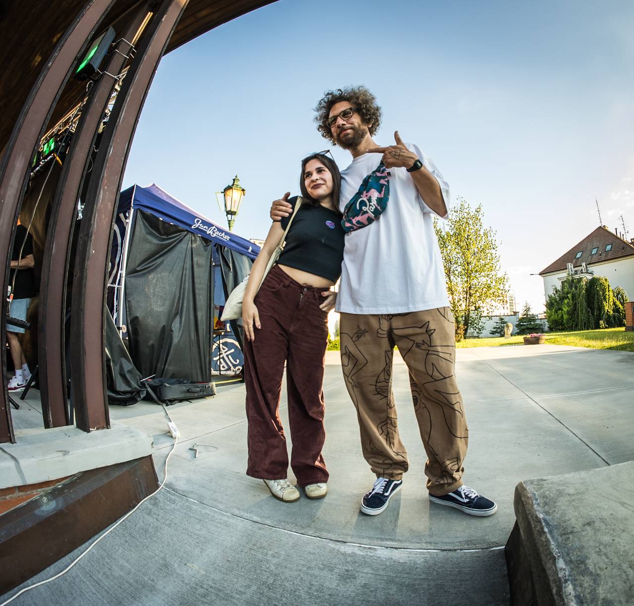 Plzeňský pivovar ožil rapem. MC Gey zaplnil celé nádvoří