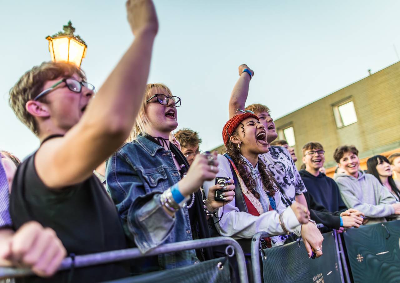 Plzeňský pivovar ožil rapem. MC Gey zaplnil celé nádvoří