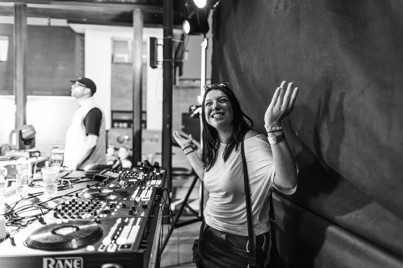 Plzeňský pivovar ožil rapem. MC Gey zaplnil celé nádvoří