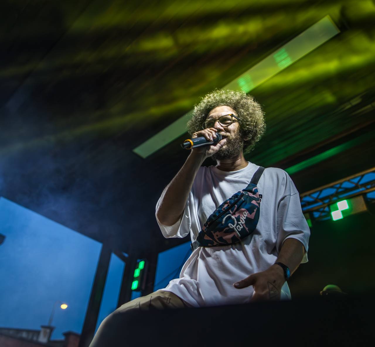 Plzeňský pivovar ožil rapem. MC Gey zaplnil celé nádvoří