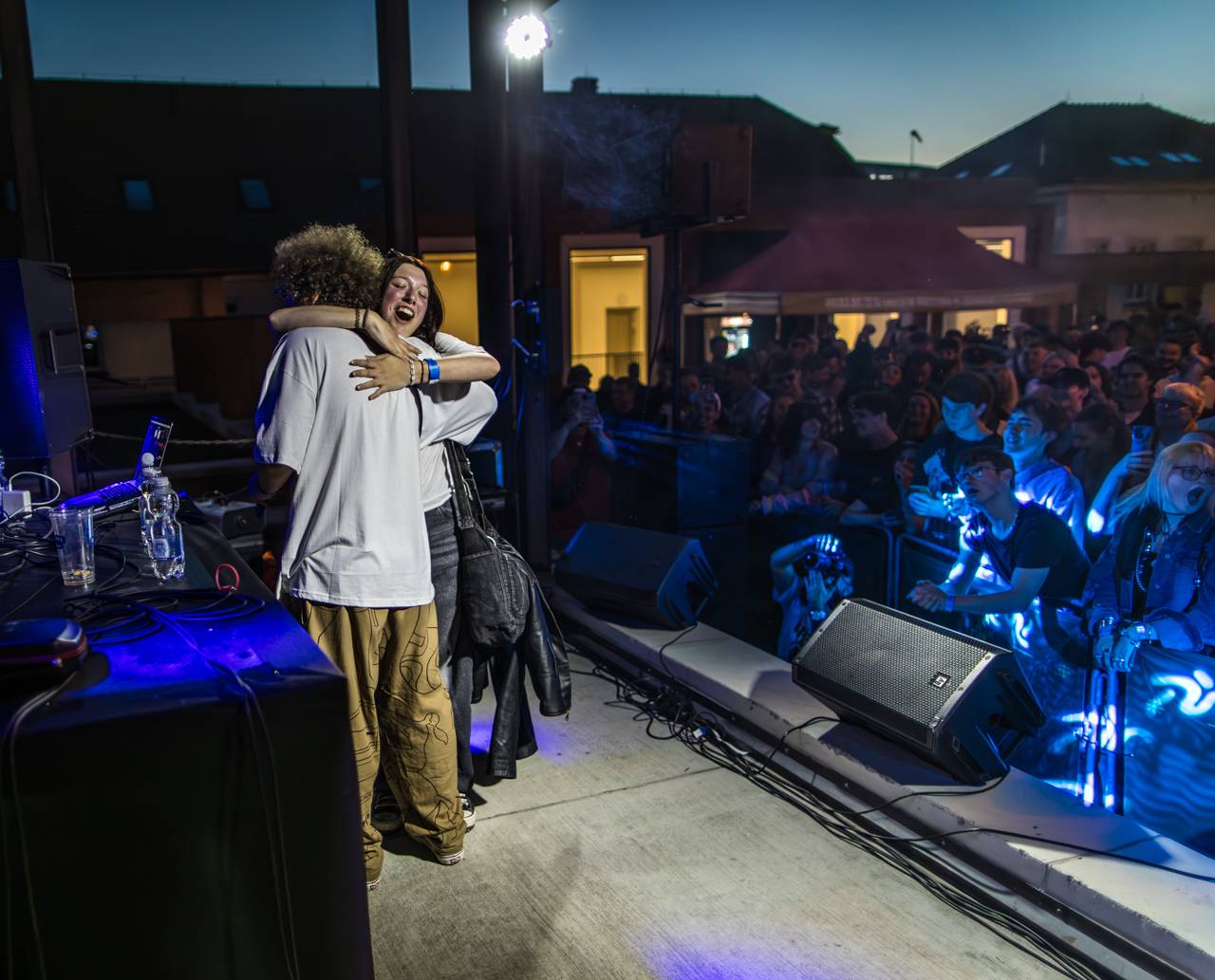 Plzeňský pivovar ožil rapem. MC Gey zaplnil celé nádvoří